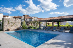 4BR Oasis with Pool & Gym at Nueva Escondida